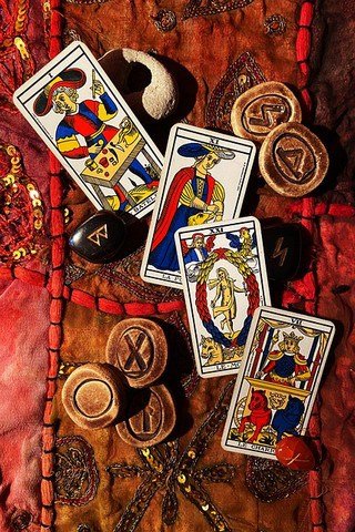 runas-tarot-amarres de amor sin karma